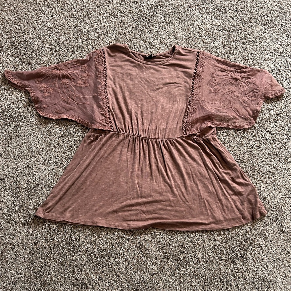 Torrid  Mauve Peplum Tunic with Lace Insets Size 0